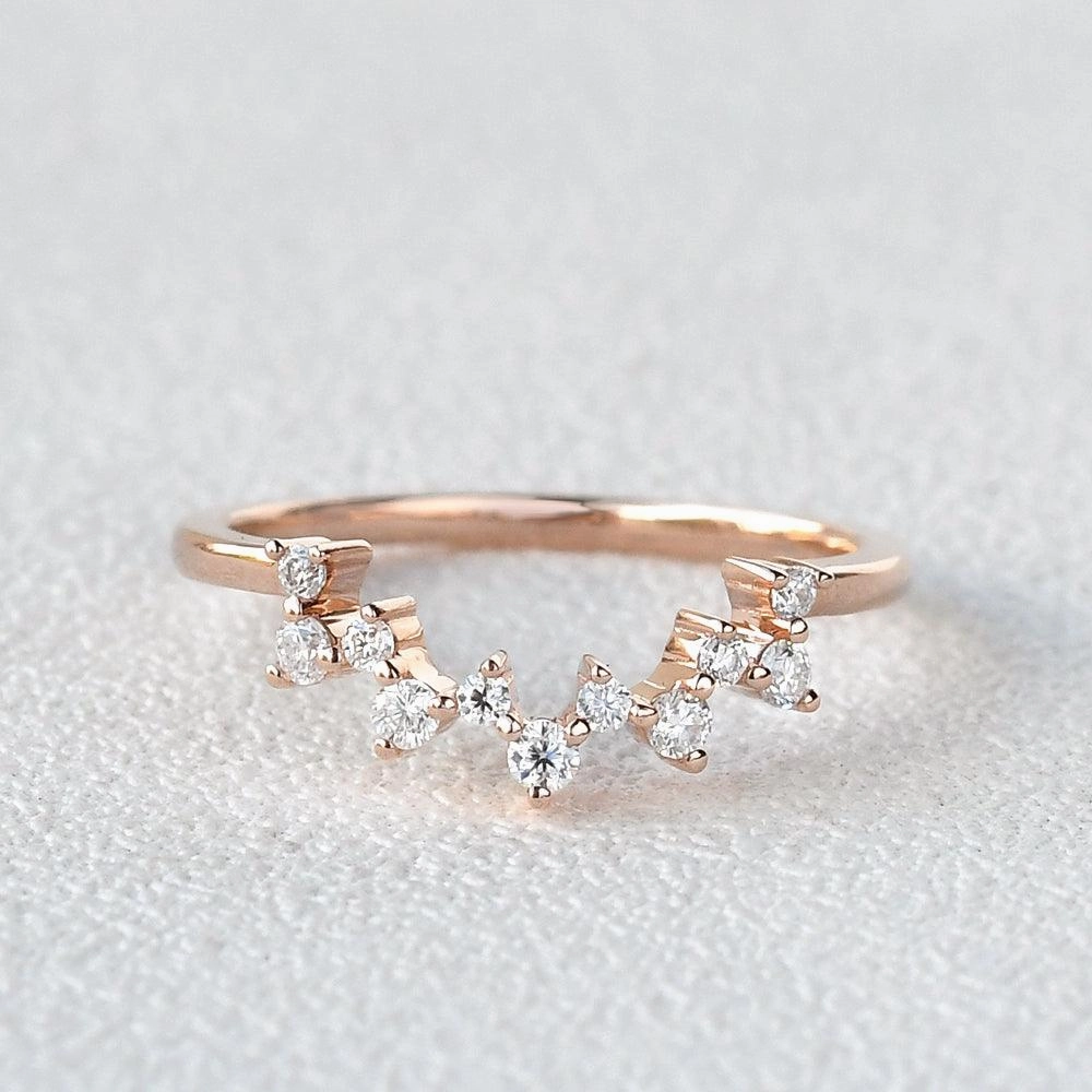 Round Cut Moissanite Curved Wedding Band Exquisite finish Modern Appeal