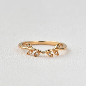Chic Mood Party Ready Vine Leaf Moissanite Yellow Gold Wedding Band