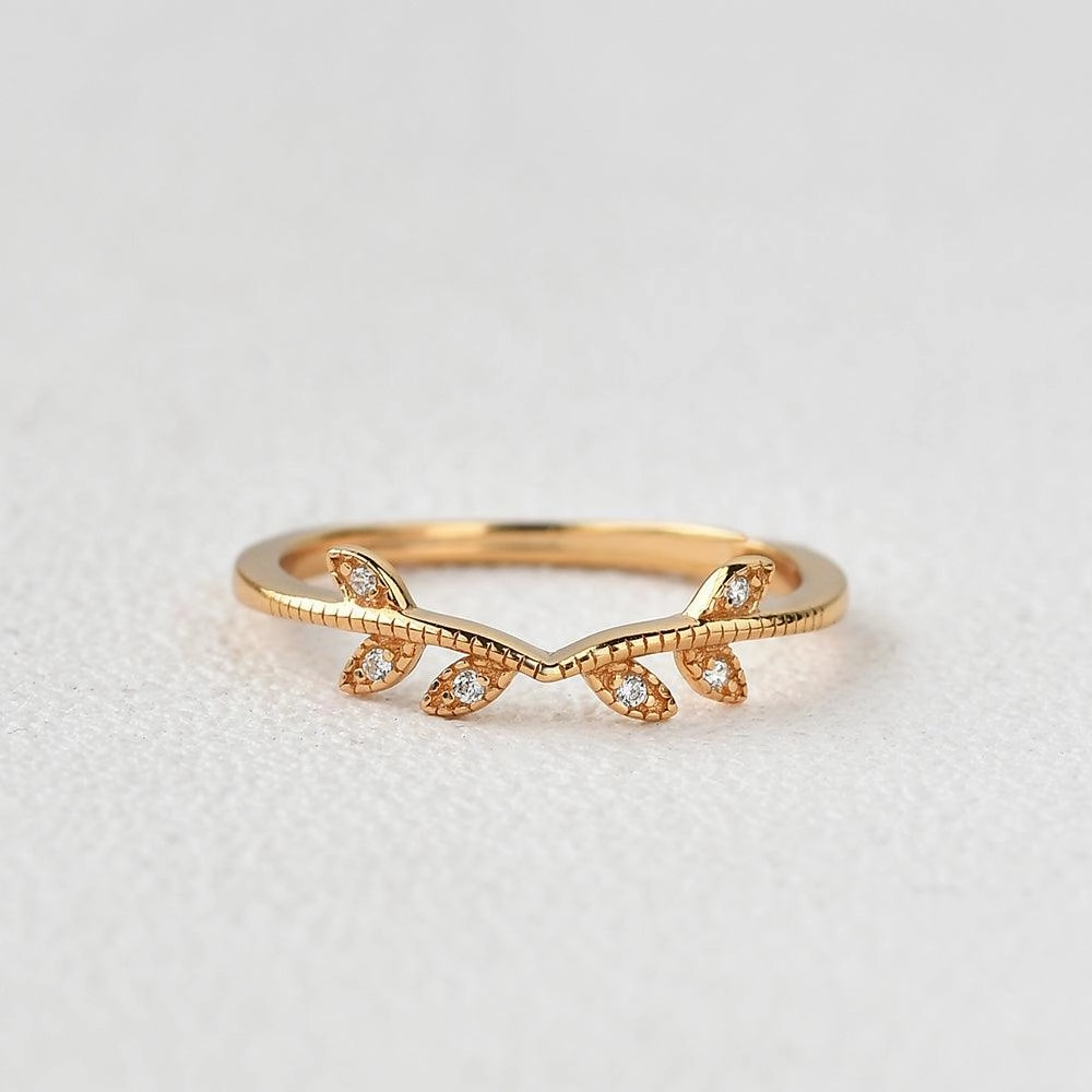 Chic Mood Party Ready Vine Leaf Moissanite Yellow Gold Wedding Band