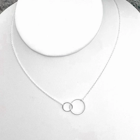 Event Look Seasonal Light Sterling Silver Interlocked Circles Necklace