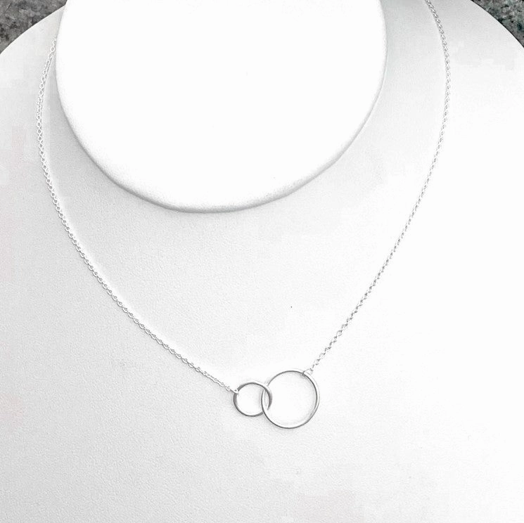 Event Look Seasonal Light Sterling Silver Interlocked Circles Necklace