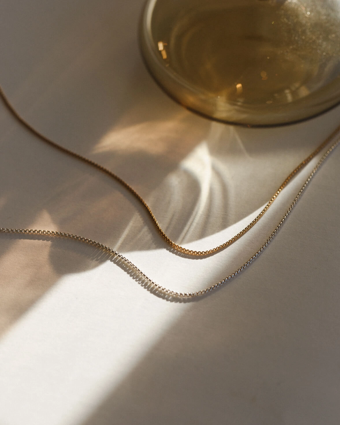 Charming Details Gift Look Round Box Chain