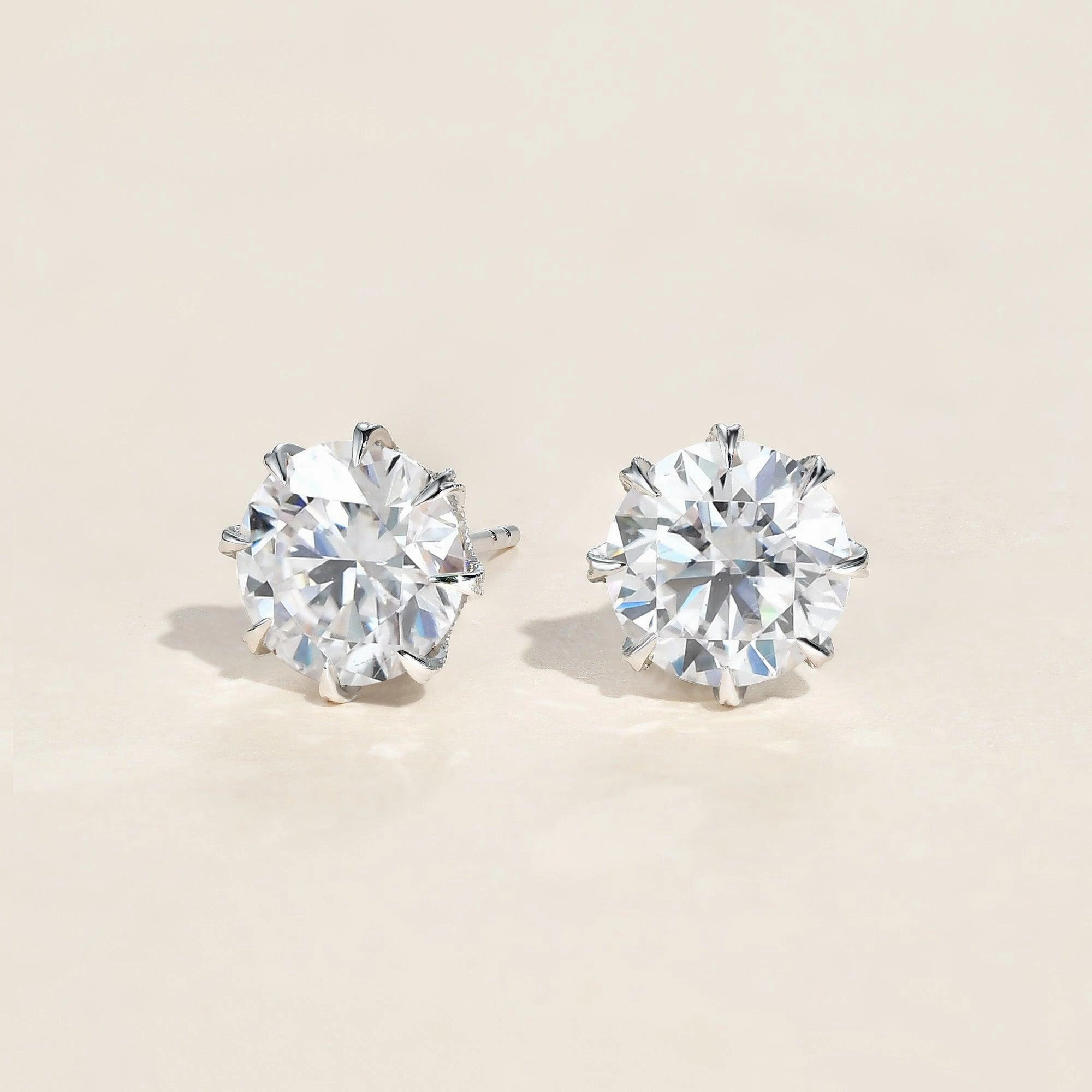 Glam Style Glamorous Shine Round Cut Classic 8-prong Solitaire Gold Studs Set 2pcs