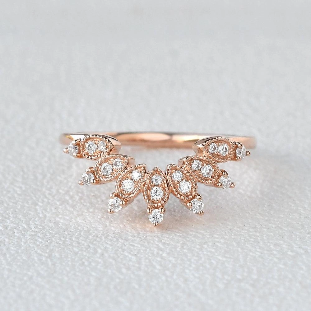 Refined Flow Polished Glow Round Cut Moissanite Cluster Ring