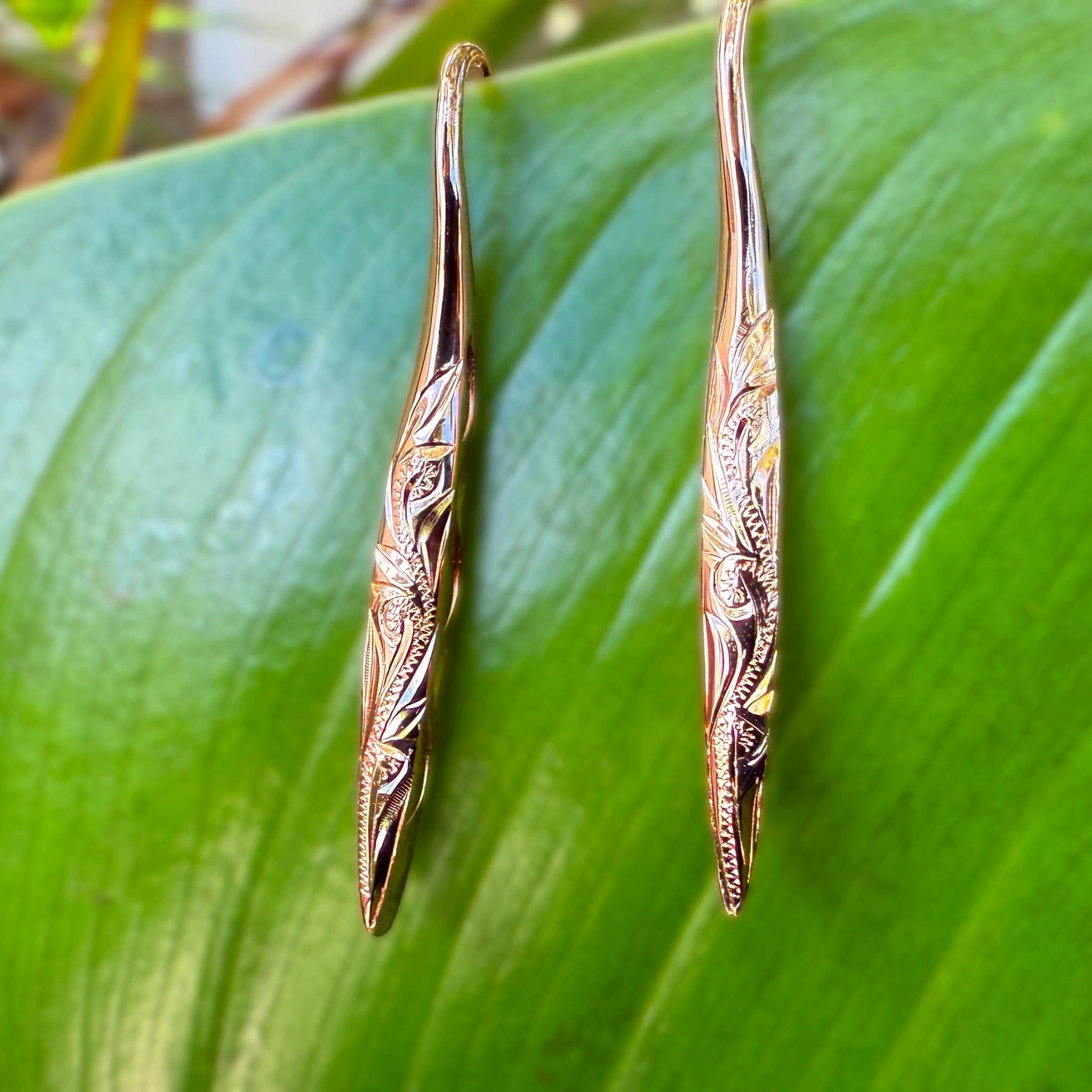 Hawaiian Scroll Wana Earrings Safe Look