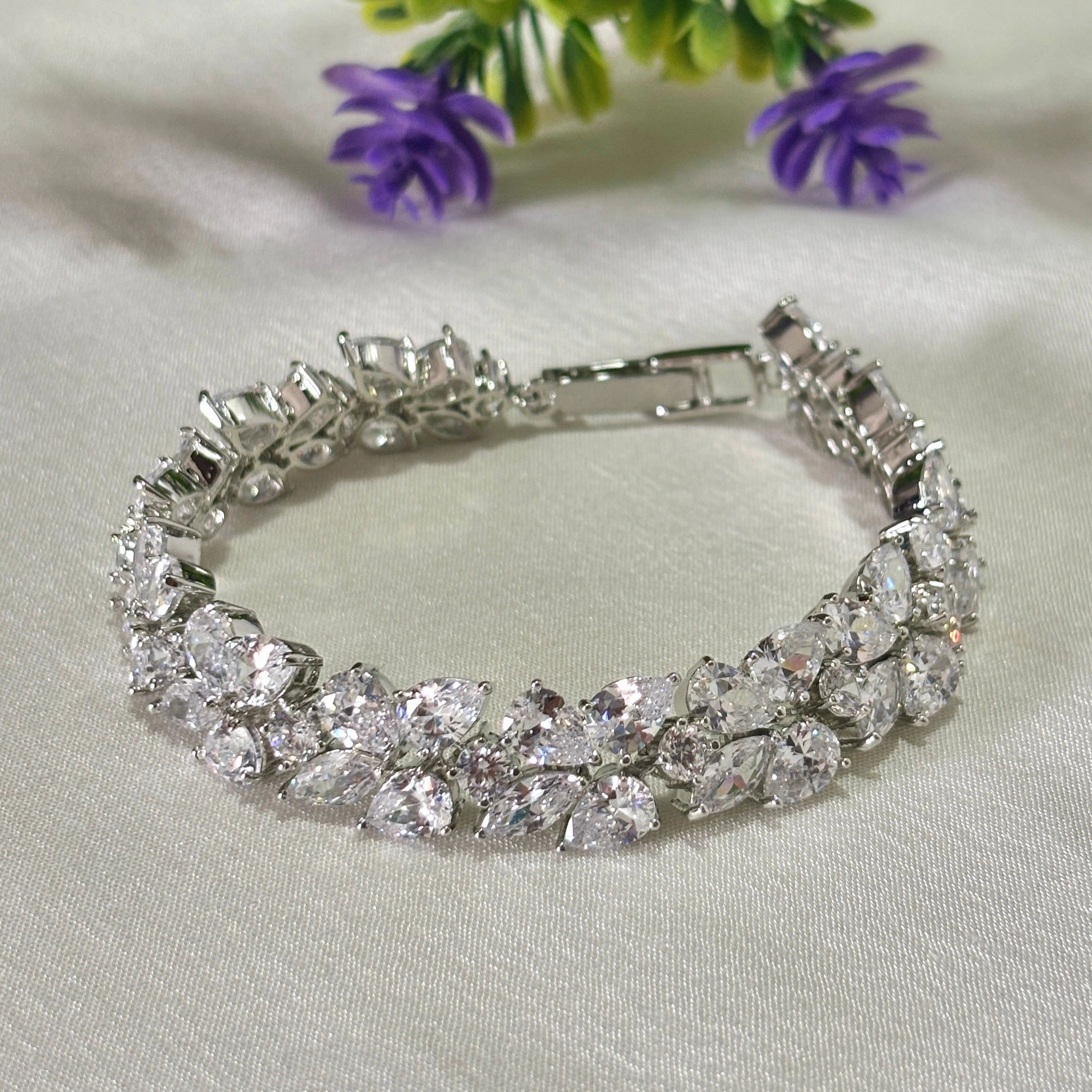 Timeless Look Shimmer tennis bracelet