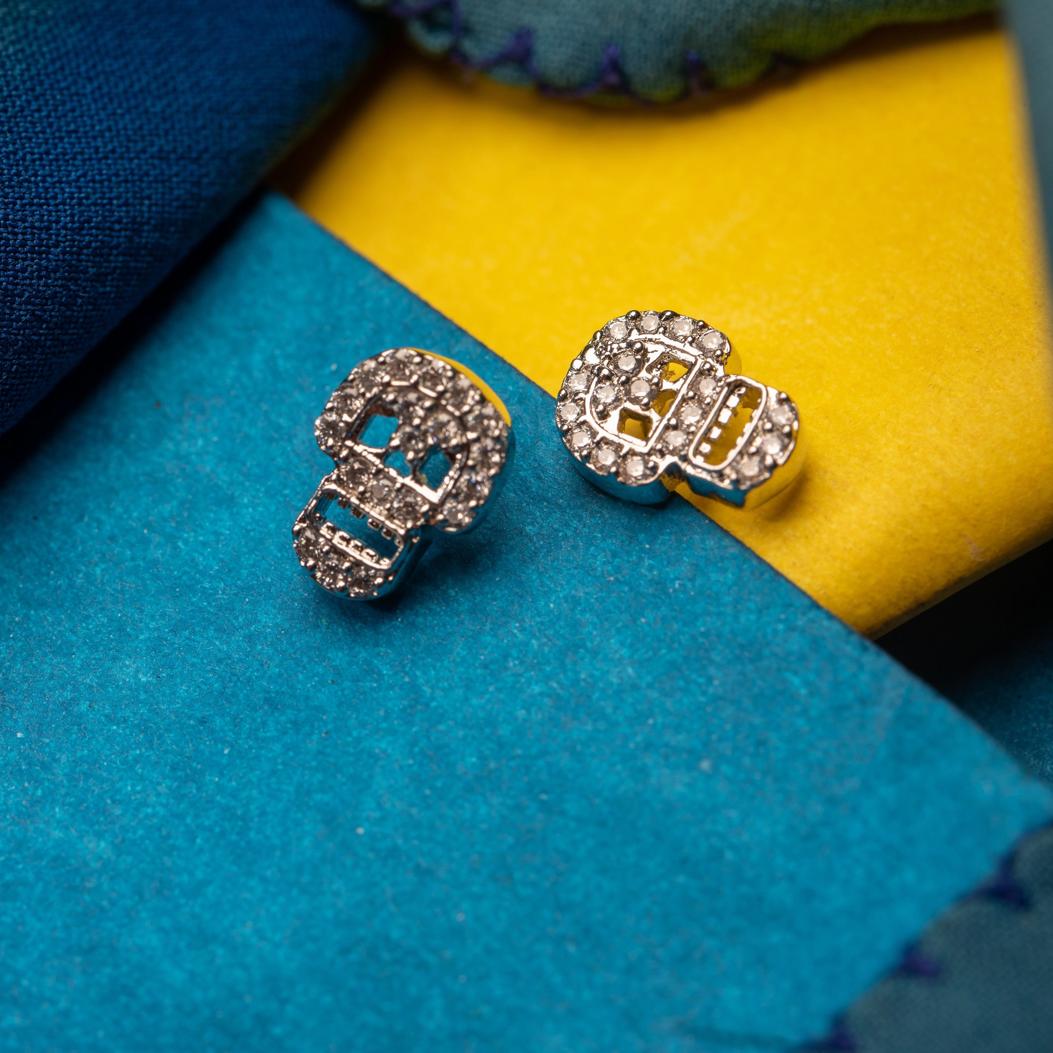 Bold Feature Shine In Light Skull rage stud