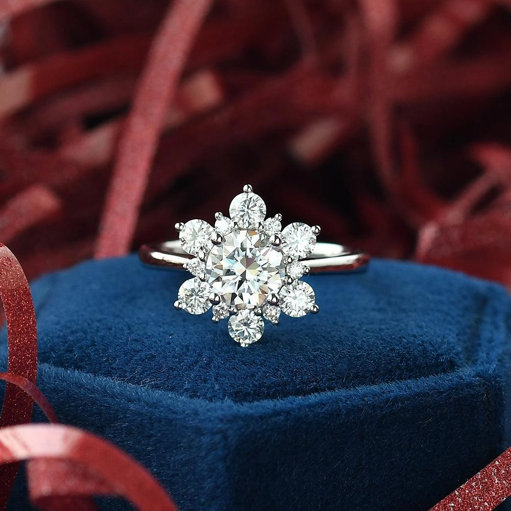 Snowflake Shaped Moissanite White Gold Ring Delicate Layer Distinctive Edge