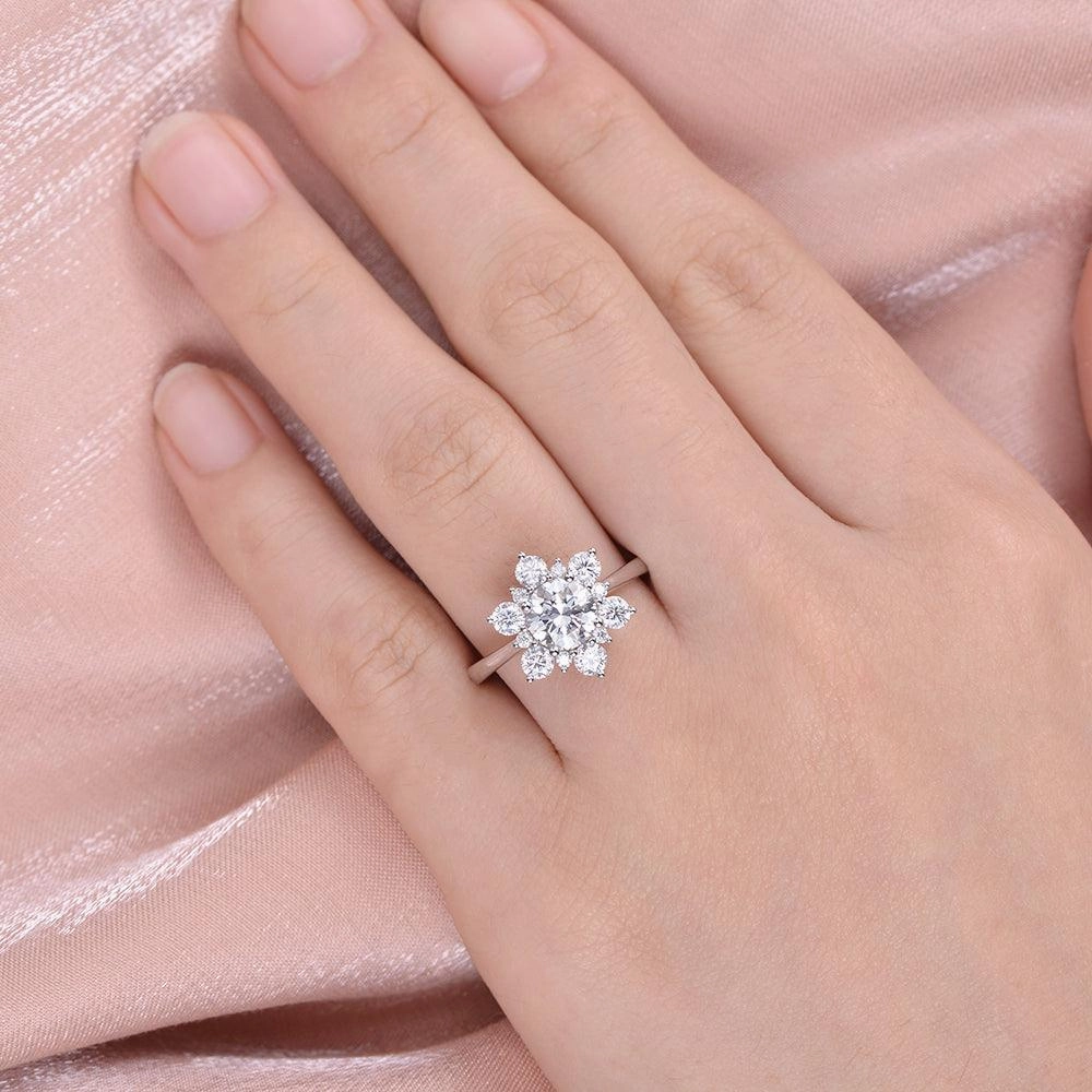 Daily Details Gift Appeal Snowflake Shaped Moissanite White Gold Ring