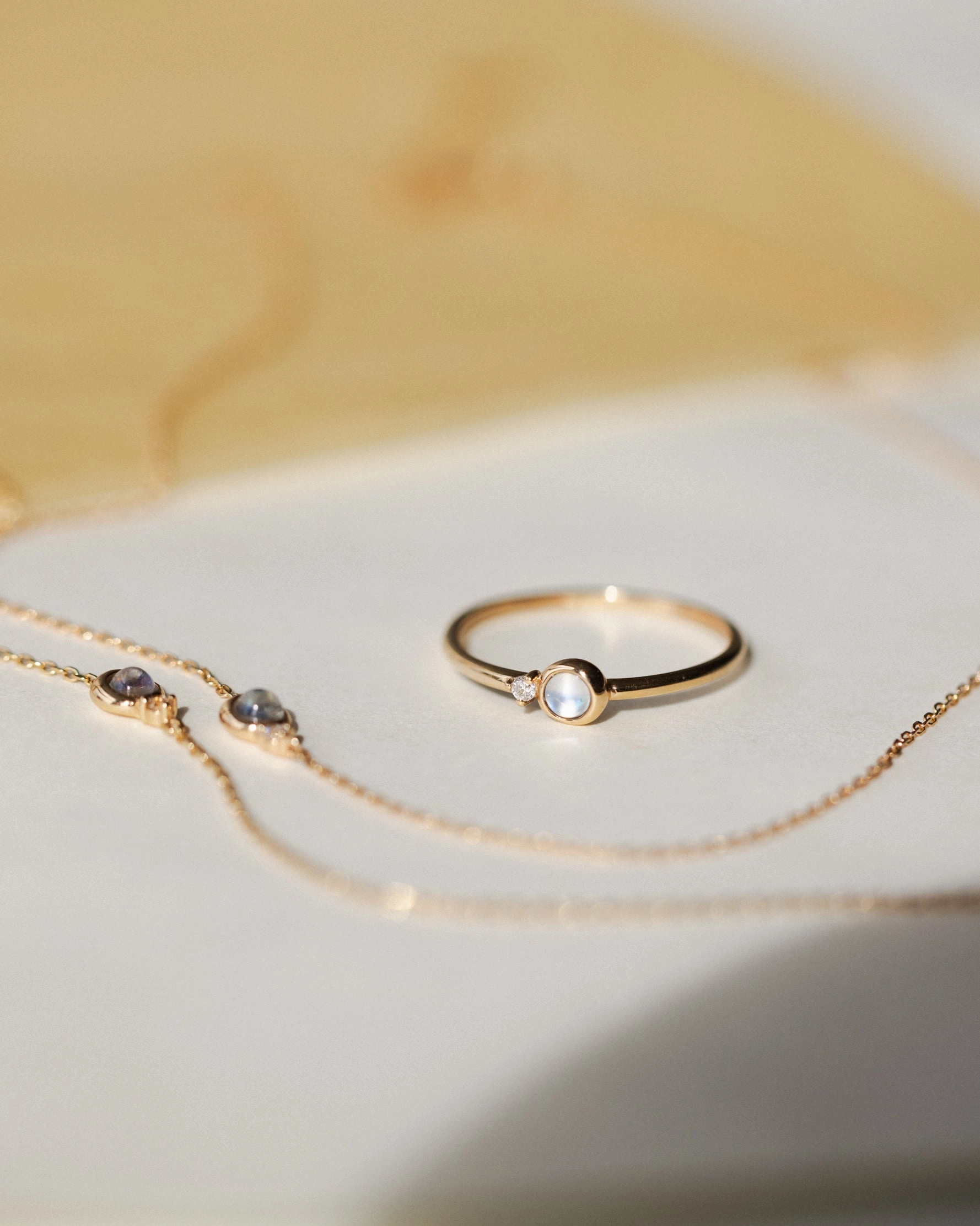 Solid Gold Moonstruck Ring Polished Details Structured Shape