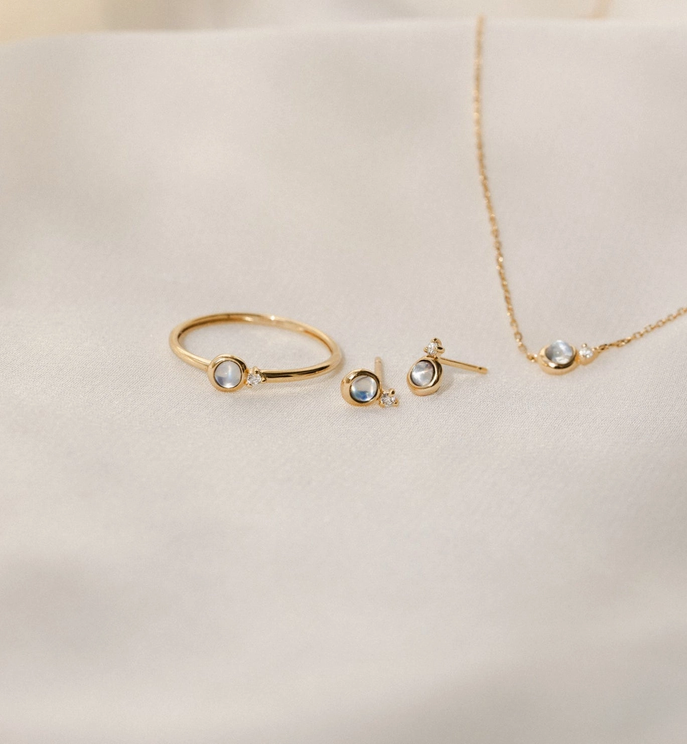 Elegant Embellishments Solid Gold Moonstruck Ring