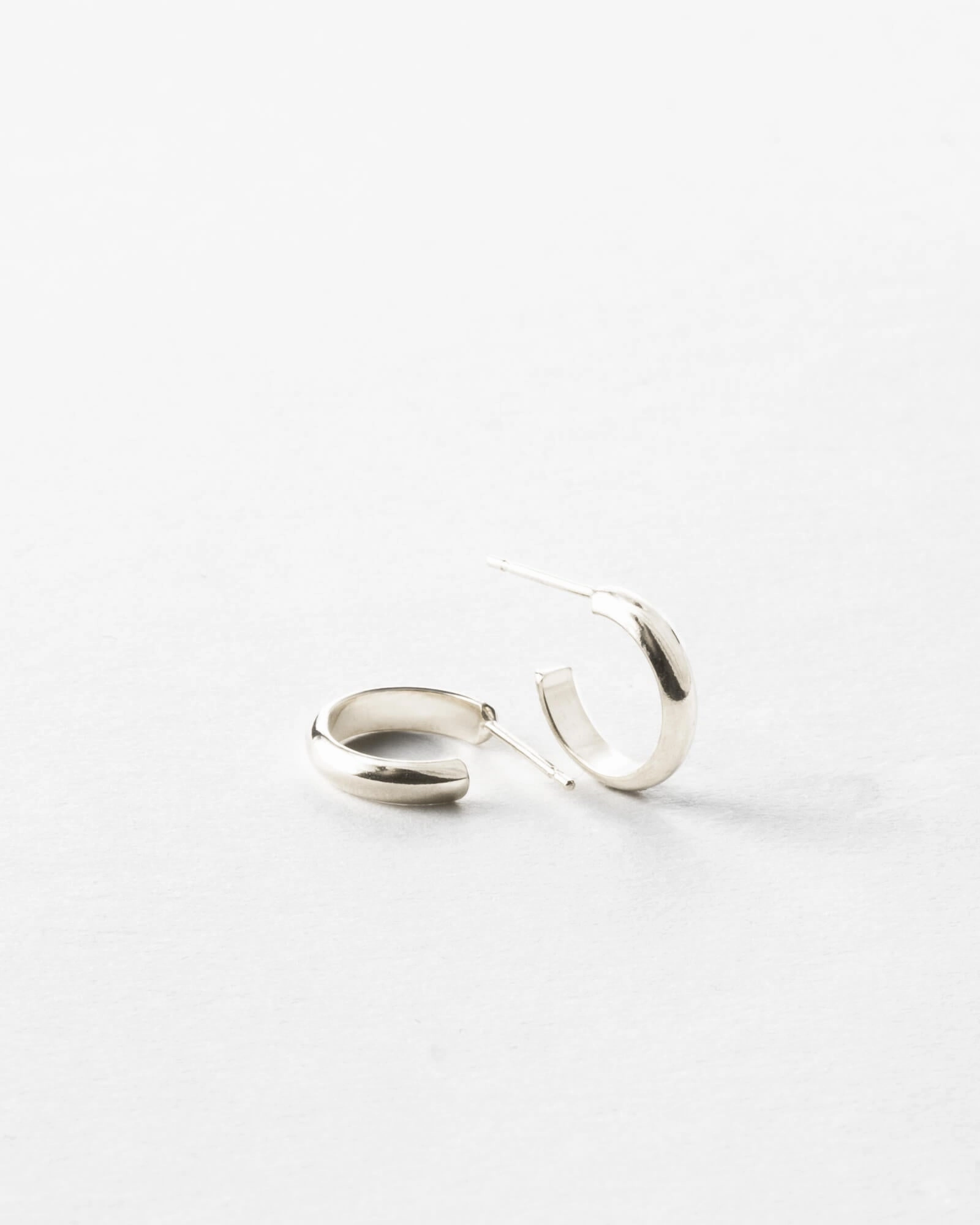 Radiant Pieces Delicate Flash Elle Hoops