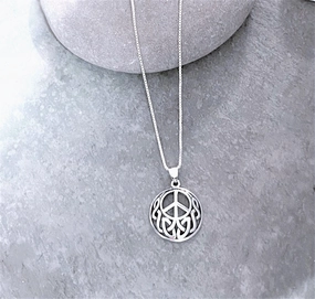 Celtic Peace Pendant High Class Night Mood