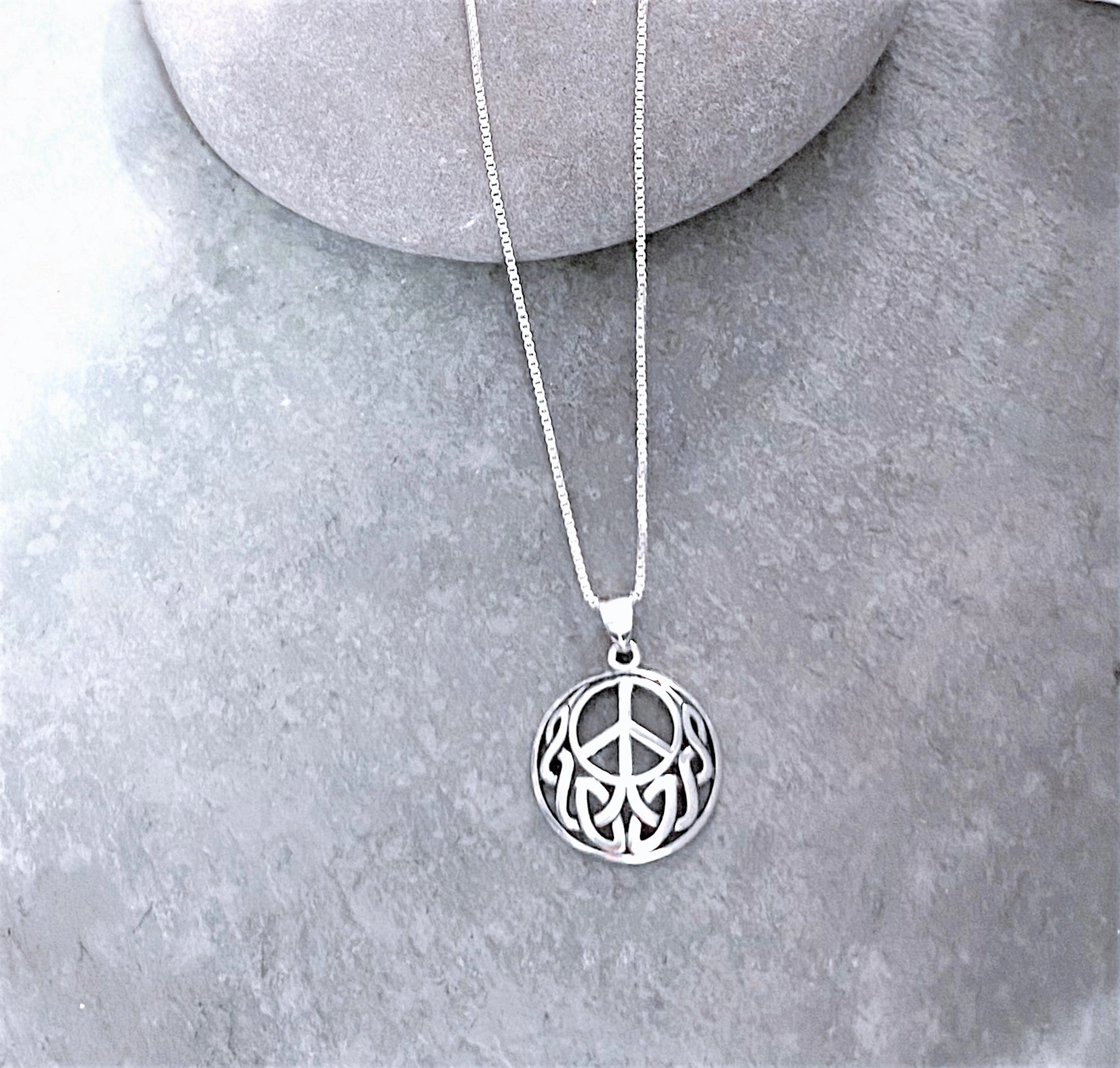 Celtic Peace Pendant High Class Night Mood