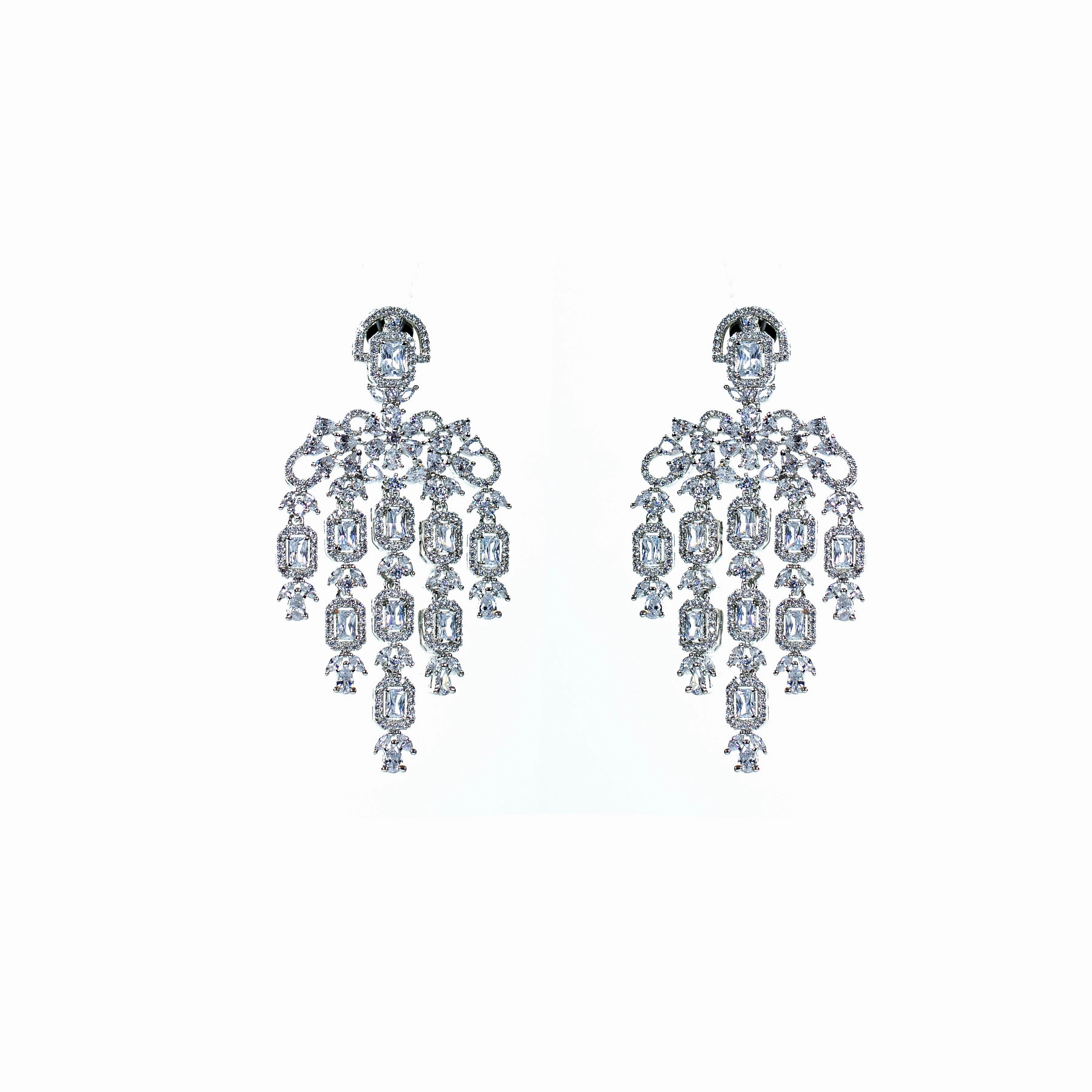 Queen's cocktail statement earring. Charming Accent Shiny Glam