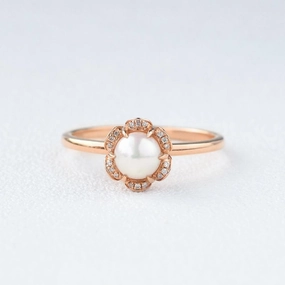 Luxury Touch soft look 6mm Akoya Pearl Rose Gold Ring