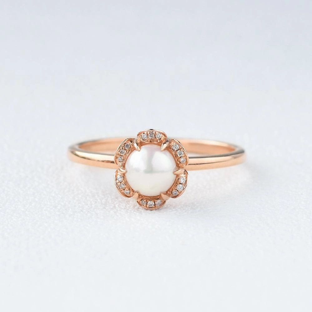 Luxury Touch soft look 6mm Akoya Pearl Rose Gold Ring
