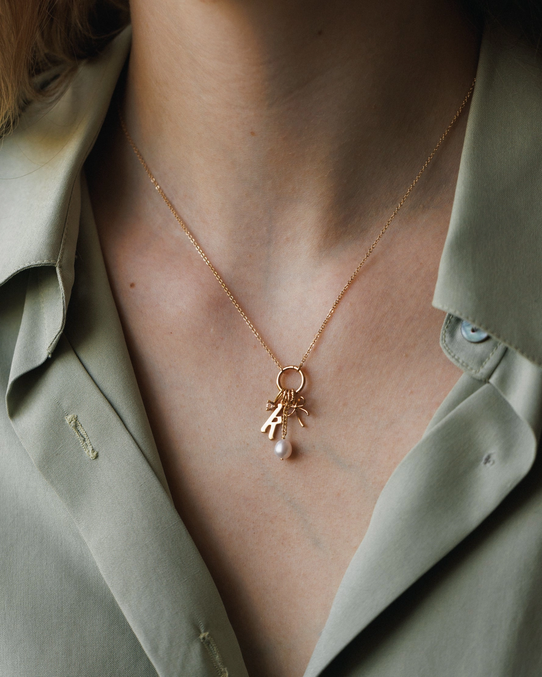 Sophisticated piece Date Fit Suspended Pearl Charm