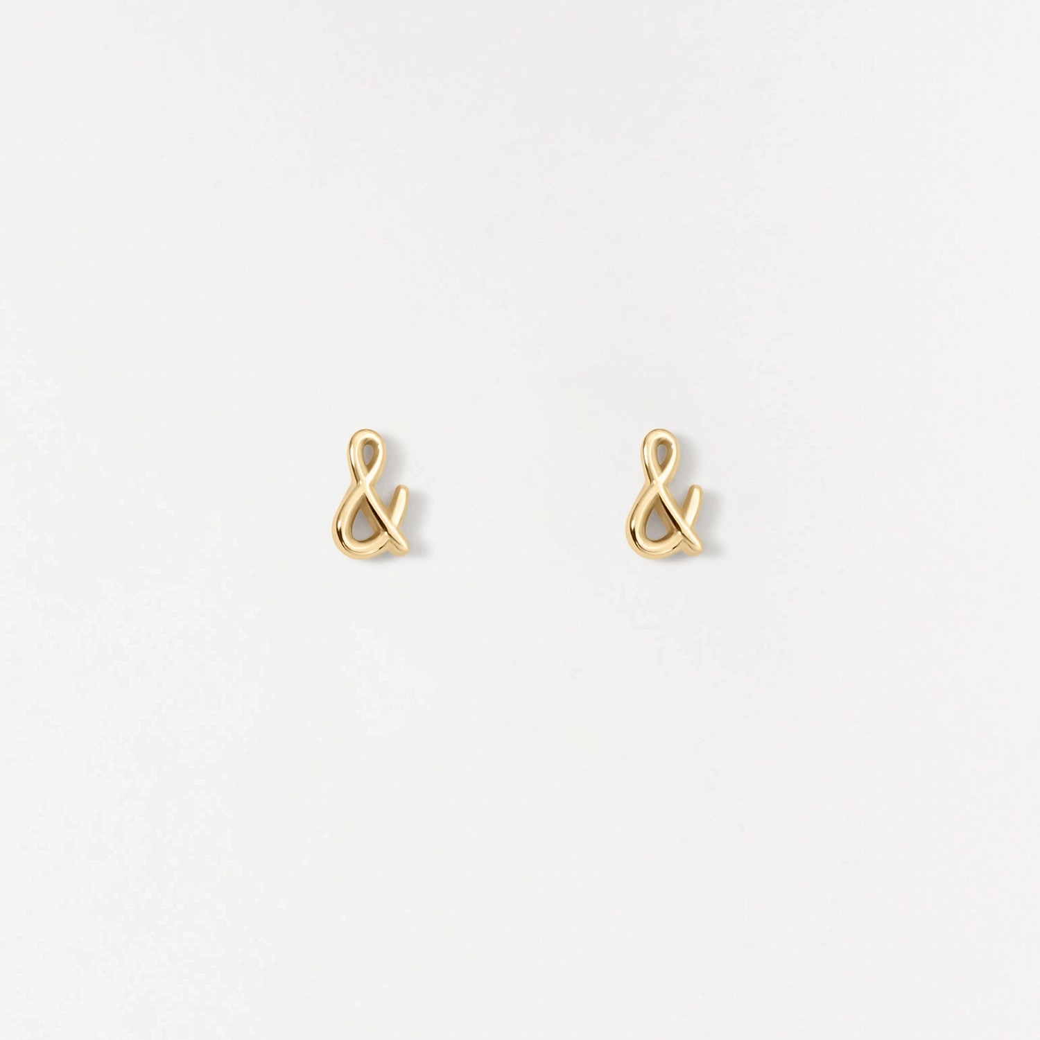 Style Essential Ampersand Studs