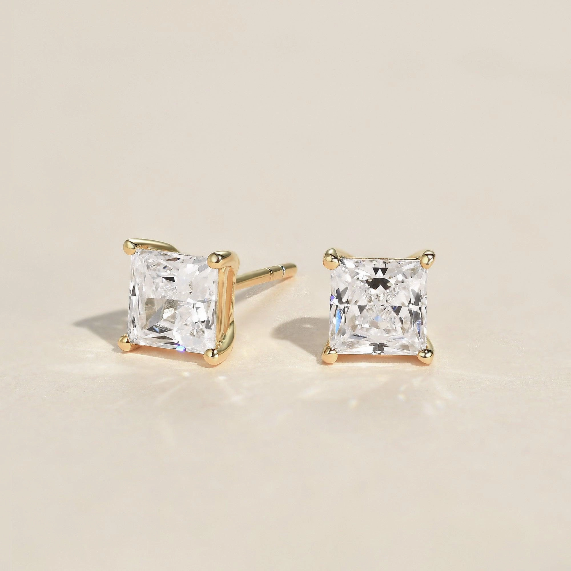 Contemporary Accent Pop Element Princess Cut Classic Solitaire Gold Studs Set 2pcs