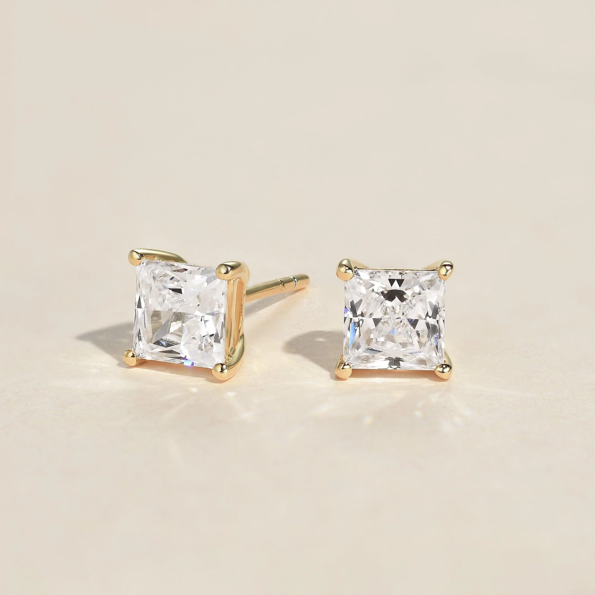 Stylish pieces Structured Design Princess Cut Classic Solitaire Gold Studs Set 2pcs