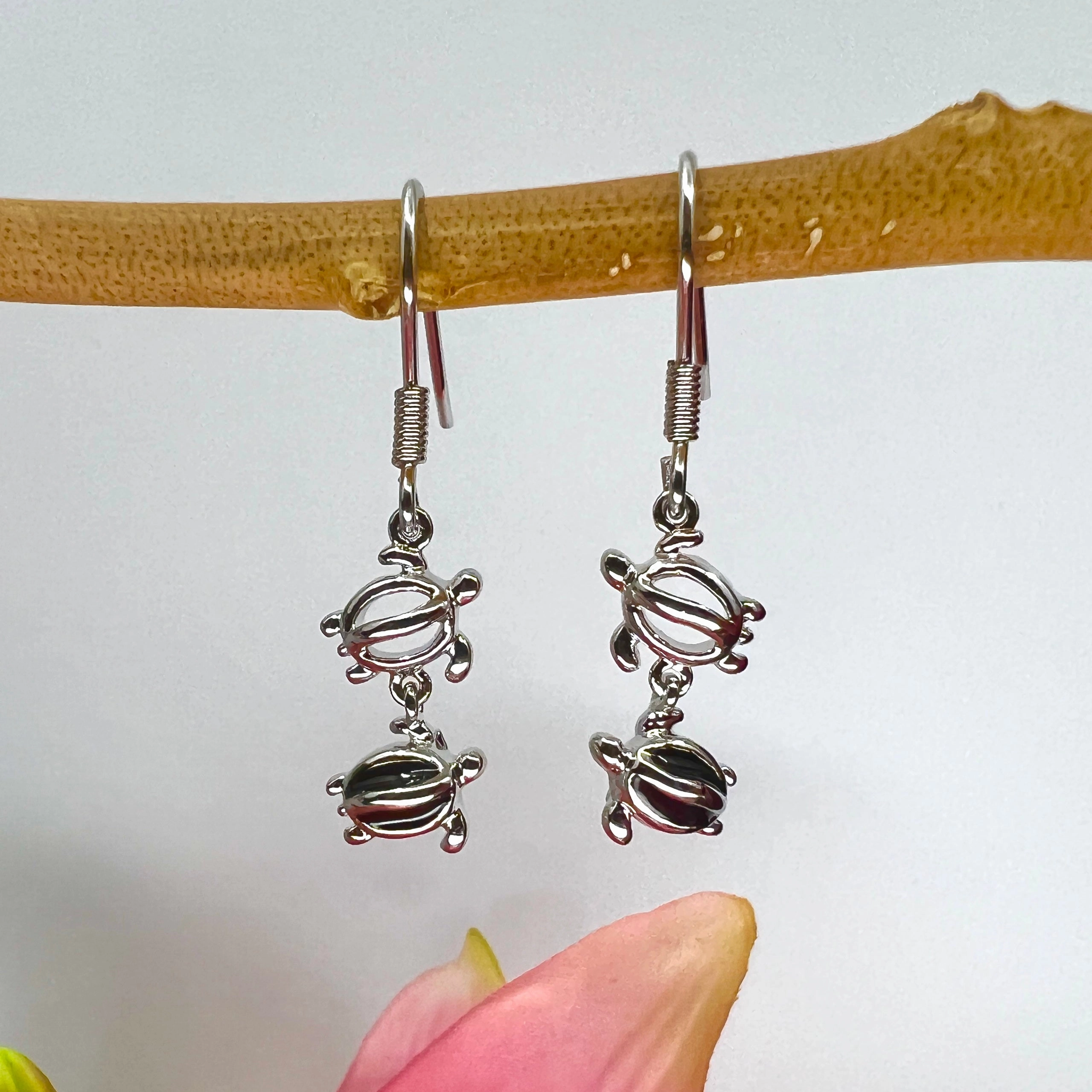 Comfortable Appearance Swimming Honu Dangle Earrings