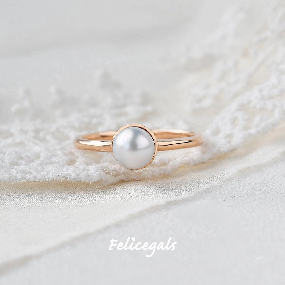 Natural Akoya Pearl Bezel Classic Solitare Ring Formal Set Luxury feature