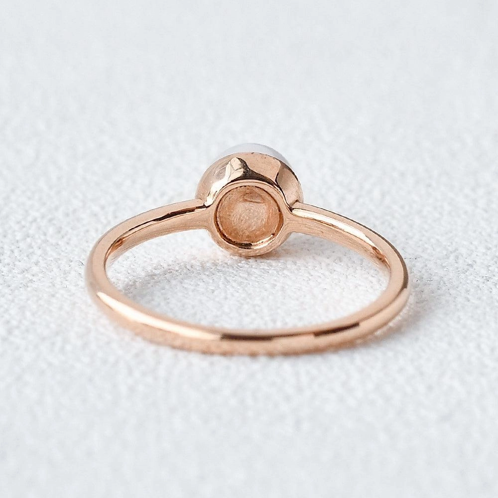 Delicate Pop Natural Akoya Pearl Bezel Classic Solitare Ring