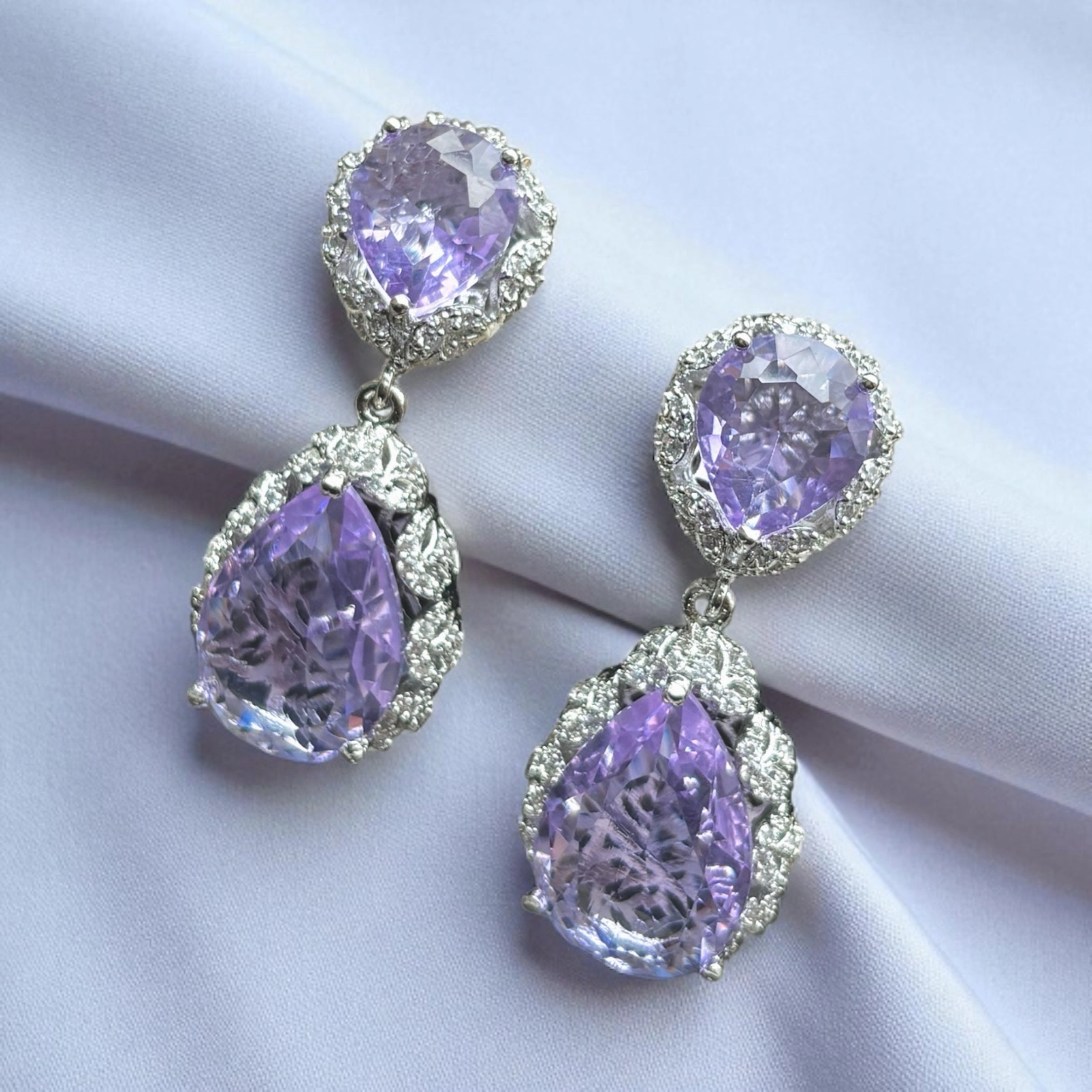 Tithirian exotic earring Chic Glow