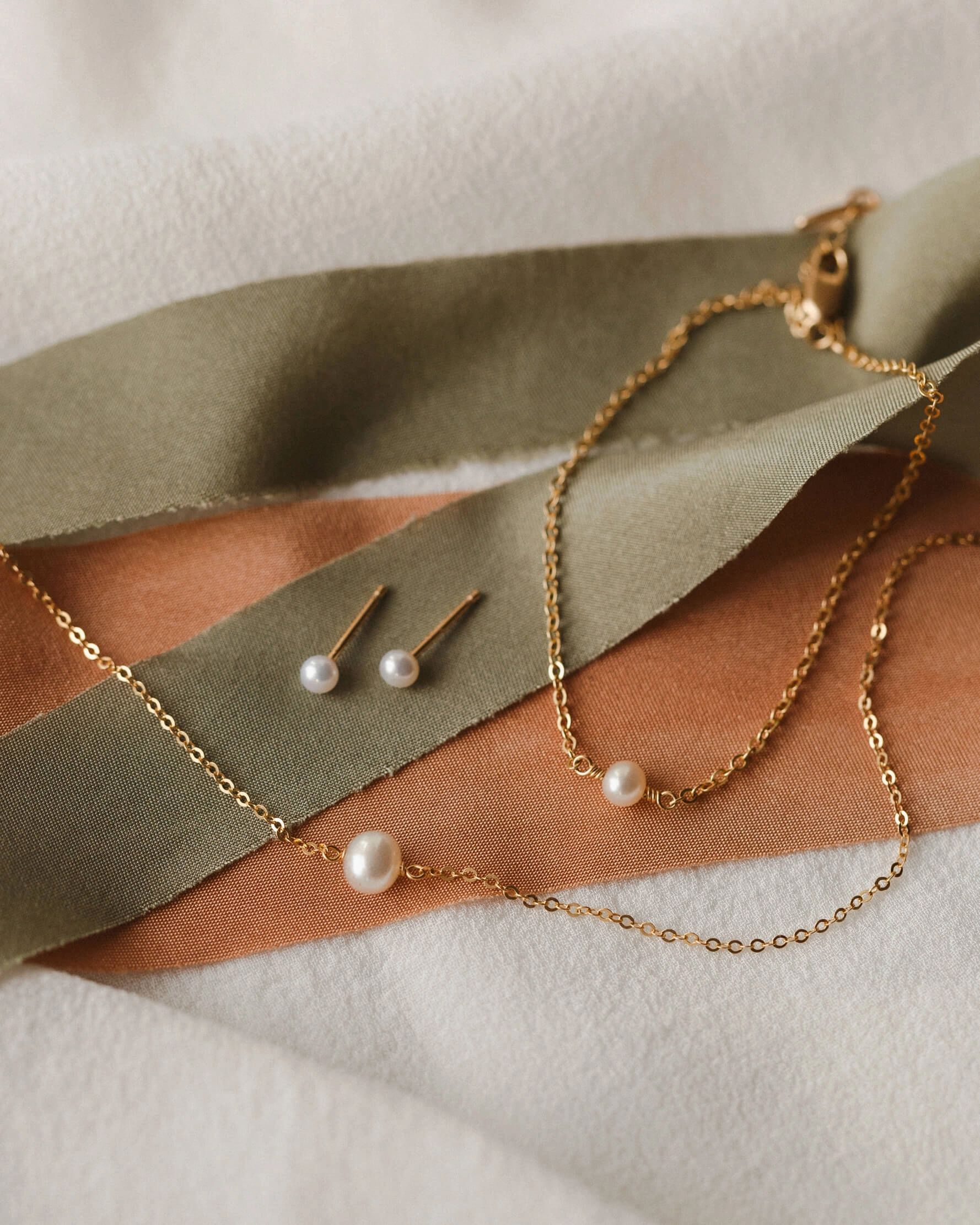 Unique Treasures Timeless Shine Jewelry Essential Pearl Set