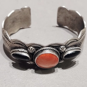 Chimney Butte  Sterling Silver Spiny Oyster Jet Cuff- Handmade Native American Glowing Details Elegant Occasion