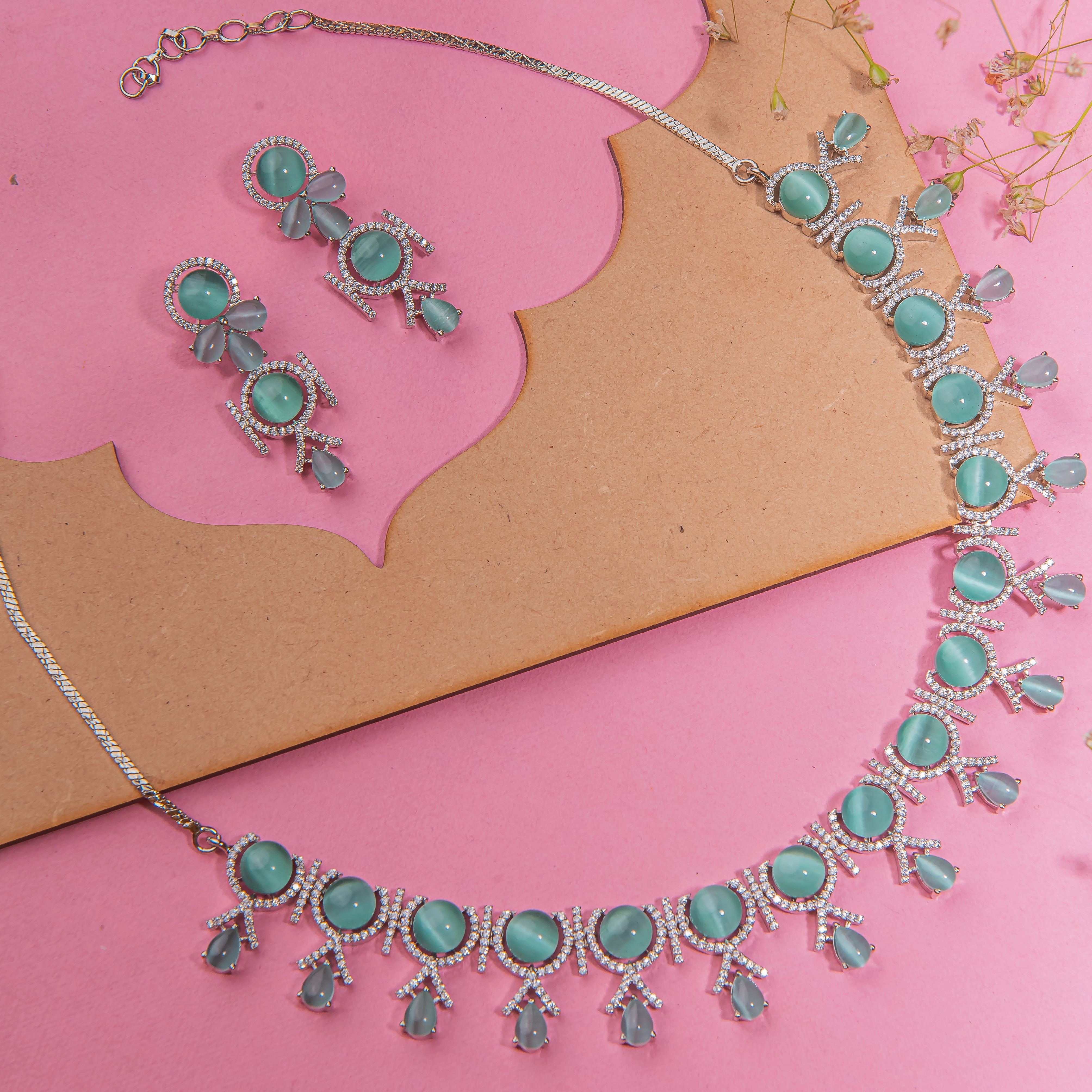 Stylish Line Luminous Edge Moonstone luxe necklace set