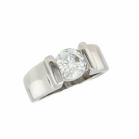 White Gold & Moissanite Ring Business Decoration Refined Finish
